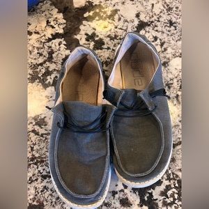 Hey Dude womens 10 $15